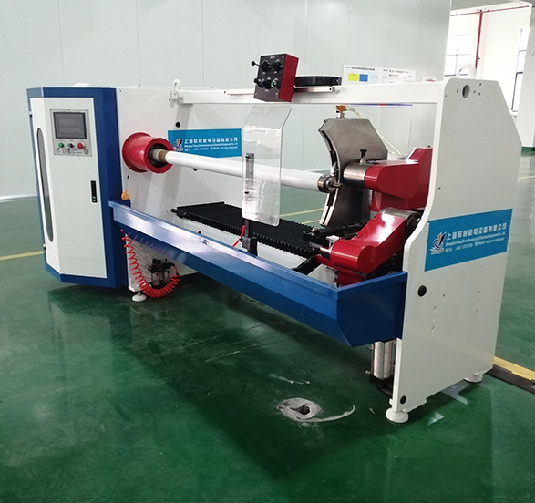 Roll cutting of reflective film on single axis automatic cutting table