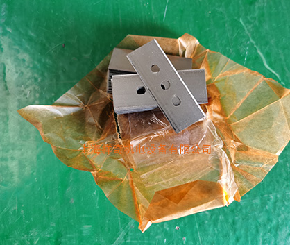 Special three hole blade for belt Slitter